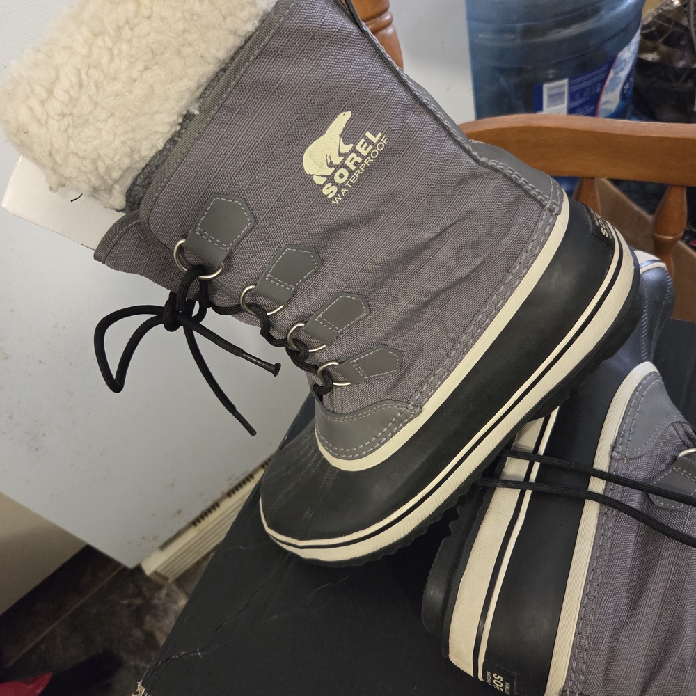Sorel Waterproof. Slitley Used.  Charcoal and Black Snow Boots